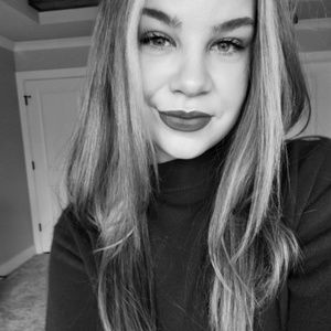 Meet your Posher, Caitlin